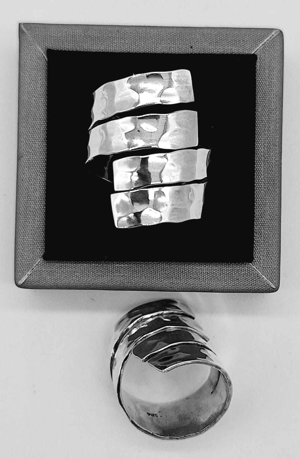 Anillo Martillado Plata Ley 925, vista frontal