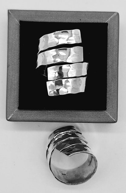 Anillo Martillado Plata Ley 925, vista frontal