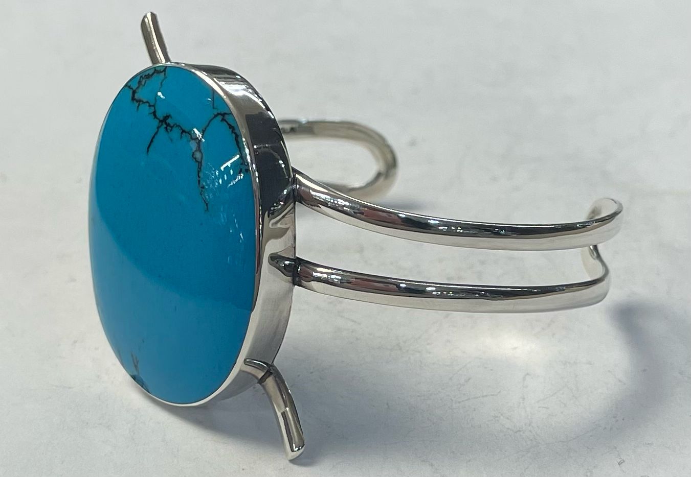 Brazalete con Turquesa en Plata Ley 925, vista frontal