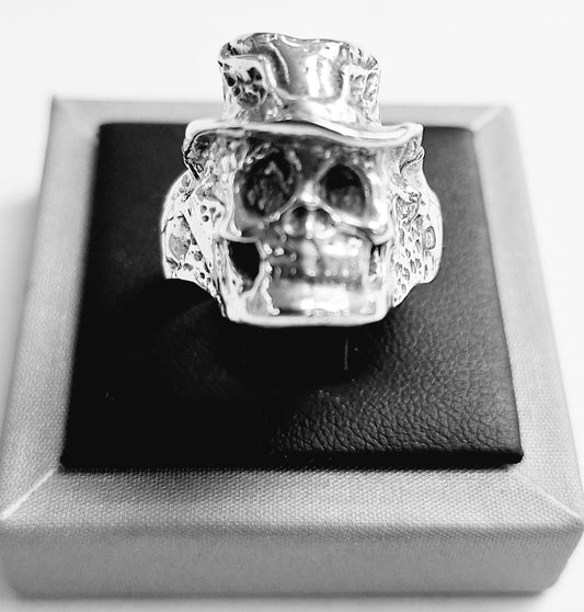 Sello de ley en el interior del anillo calavera sombrero en plata ley 925