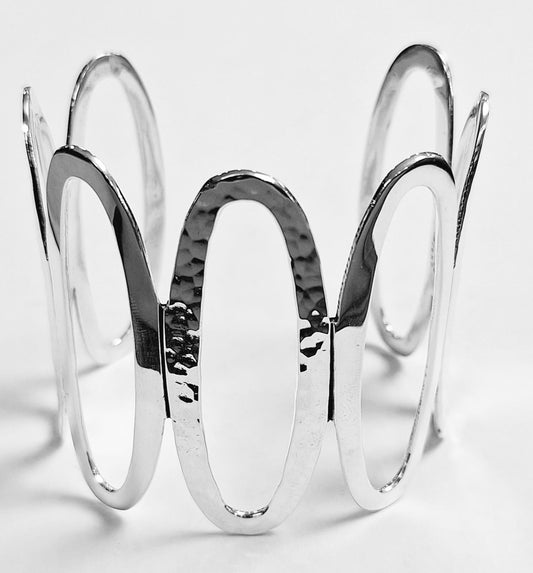 Sello de ley en el interior del brazalete en plata ley 950