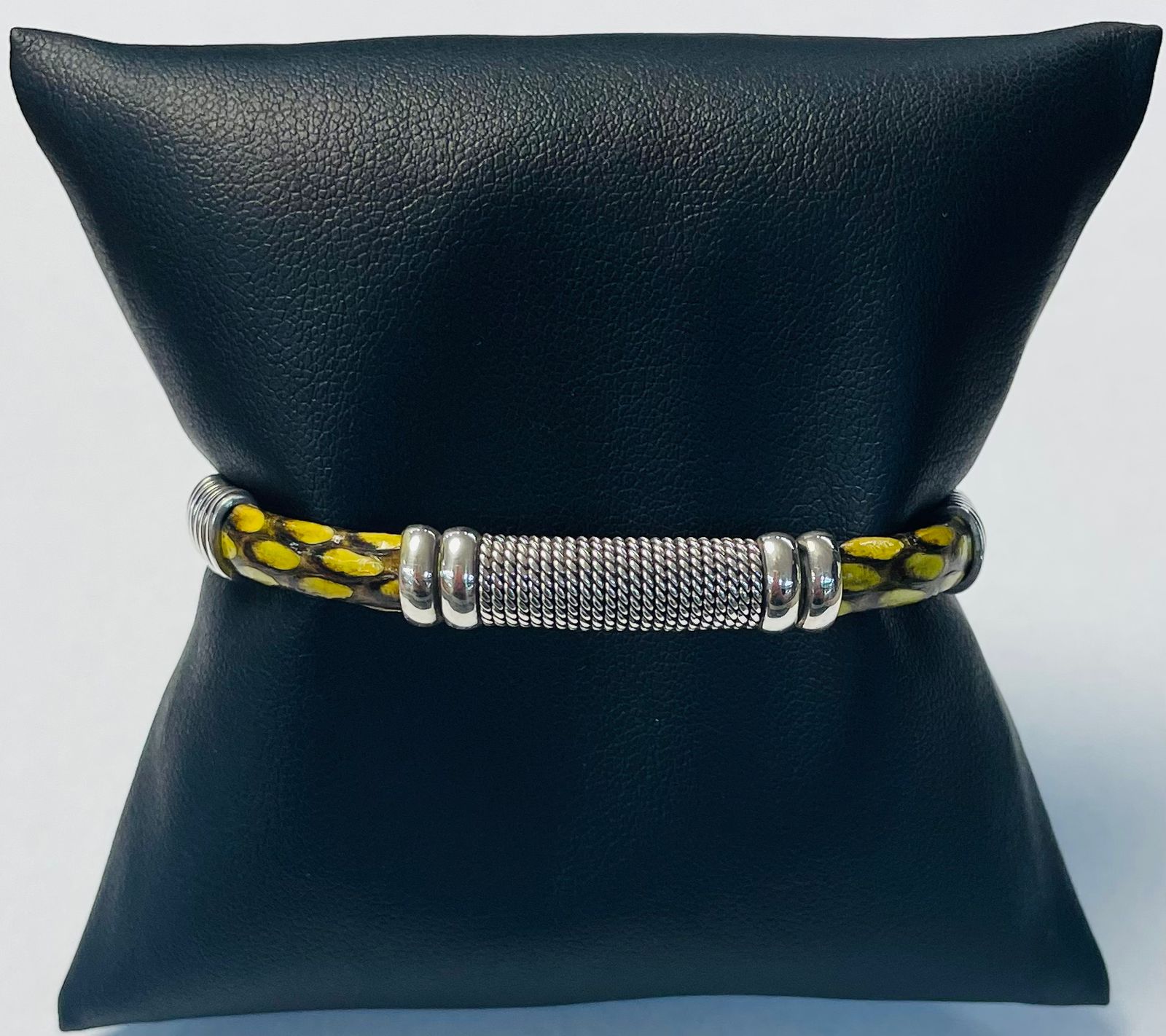 Brazalete en Plata Ley 925, sello de autenticidad Plata Ley .925