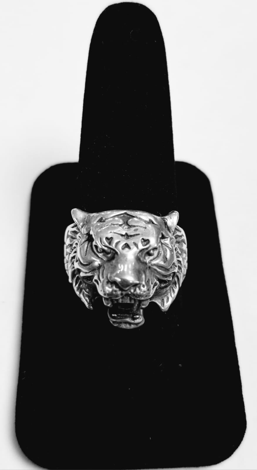 Sello de ley en el interior del anillo cabeza de tigre en plata ley 925
