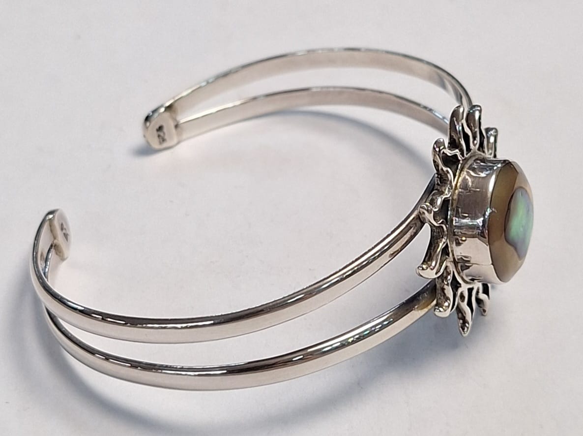 Brazalete con Concha de Abulon en Plata Ley 925, vista frontal