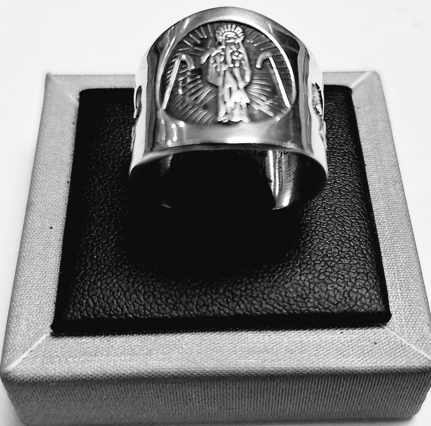 Anillo de la Santa Muerte en Plata Ley 925, vista frontal
