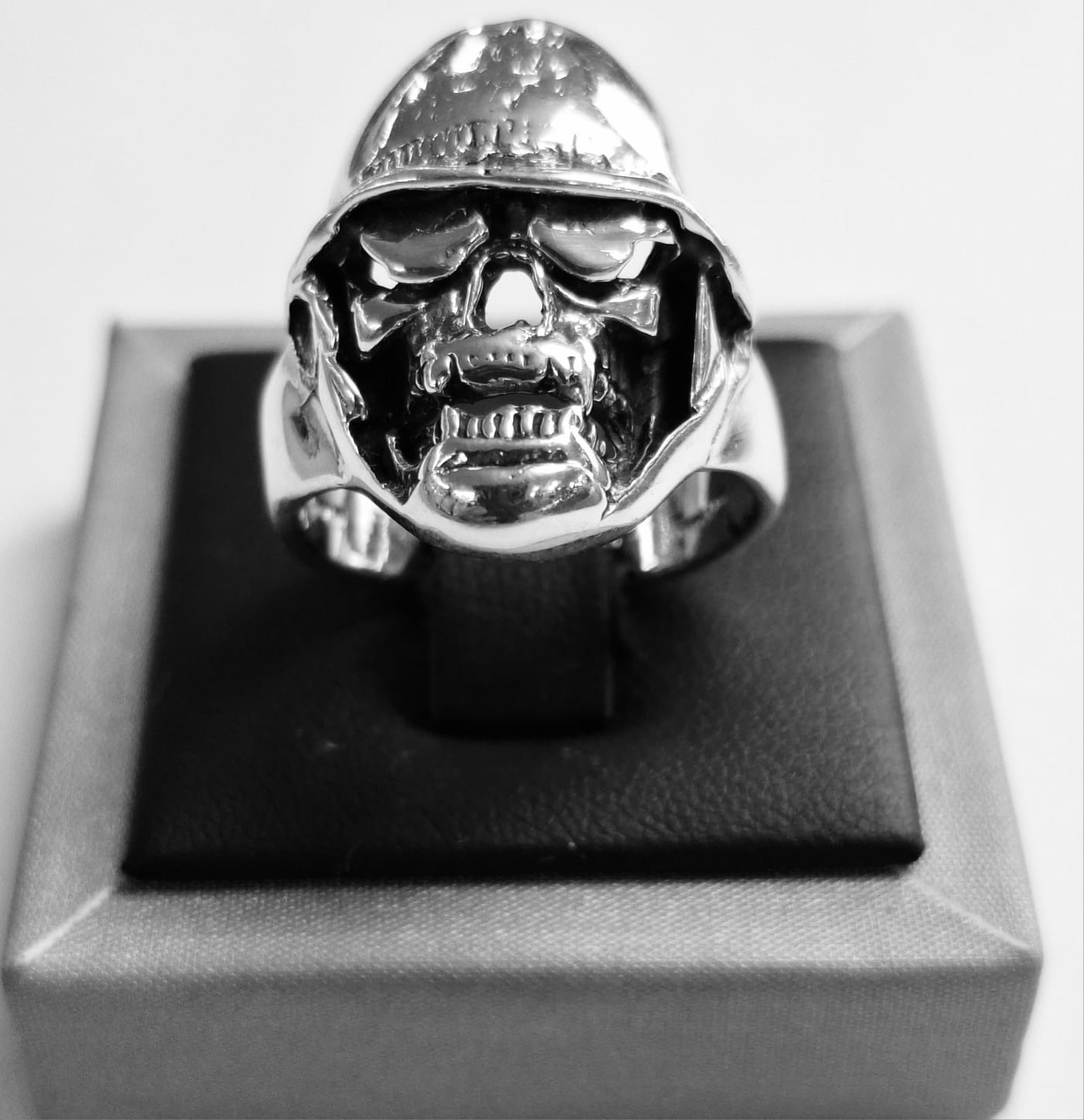 Anillo Calavera en Plata Ley 925, vista frontal