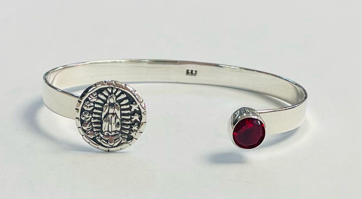 Sello de ley en el interior del brazalete en plata ley 925