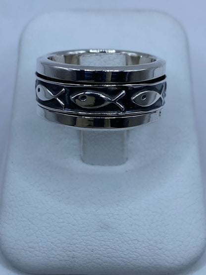 Anillo Giratorio de Plata .925 con Diseño de Peces — detalle de piedra