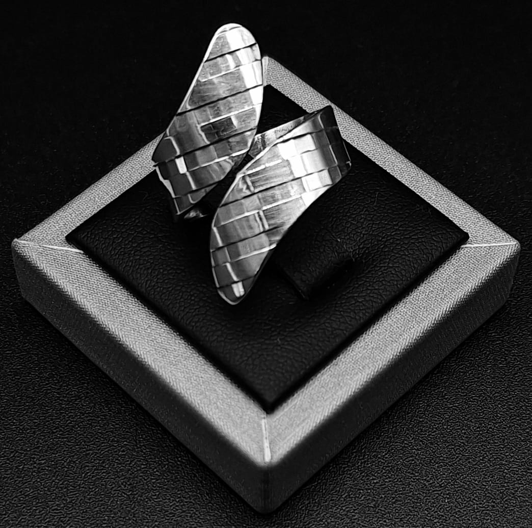 Anillo Diamantada Plata Ley 925, vista frontal