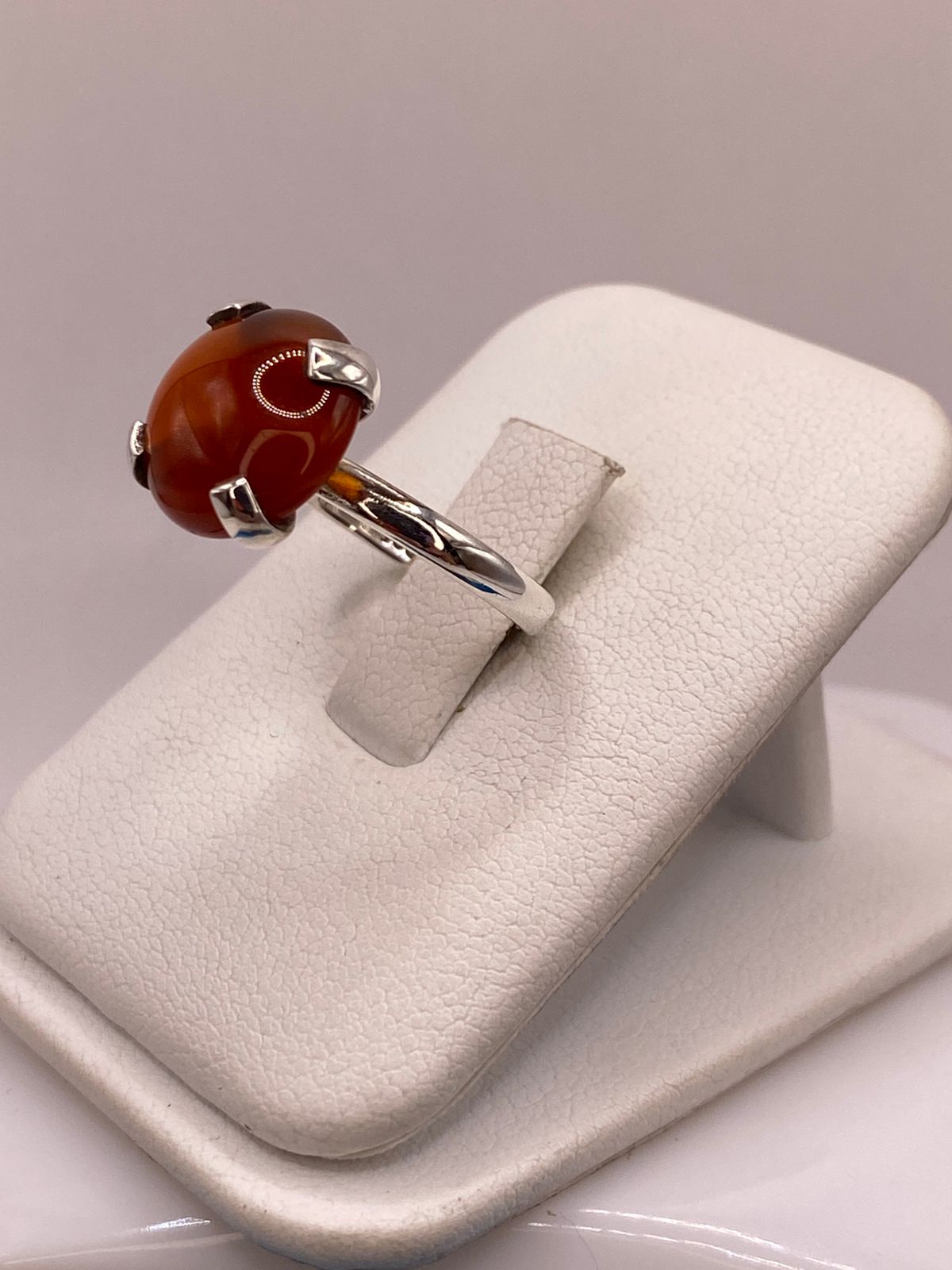 Anillo de Ágata Naranja Natural en Plata .925, vista lateral