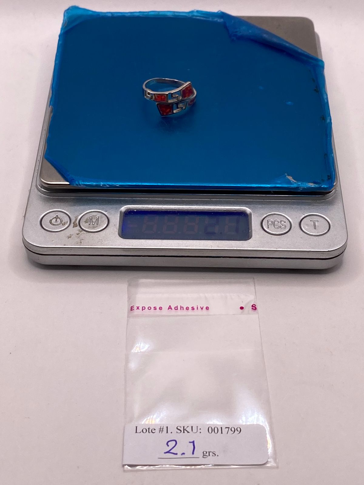 Anillo Ajustable con Ópalo de Fuego Fucsia en Plata Ley .925, peso en gramos (báscula)