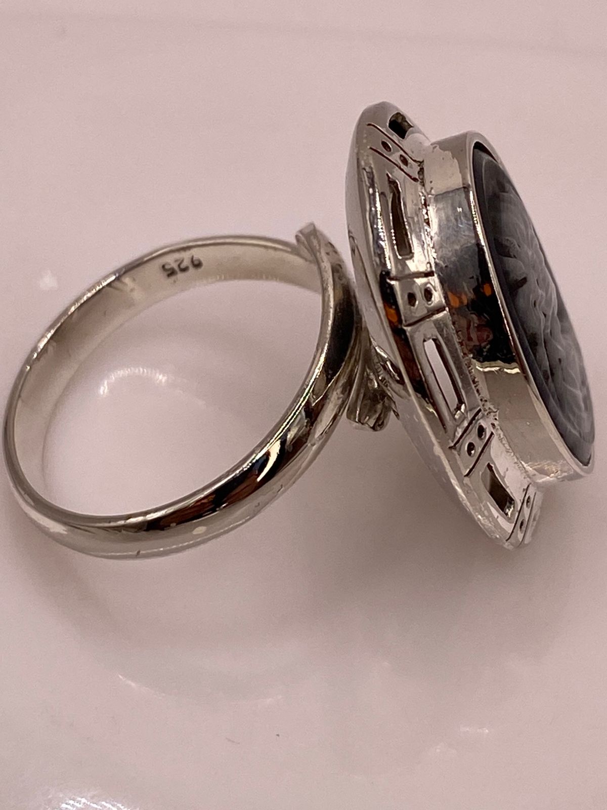Sello de ley .925 grabado en el aro del anillo camafeo vintage artesanal — plata auténtica hecha en Taxco