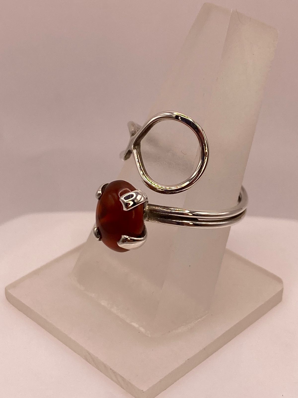 Anillo Ajustable de Plata Ley 925 con Cornalina Natural, vista frontal