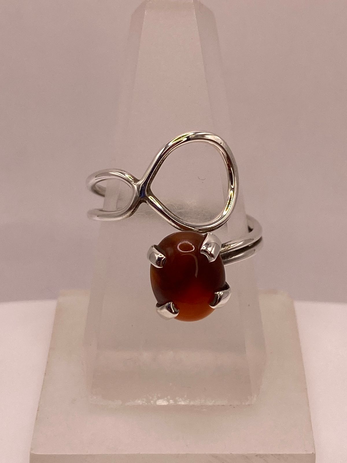Anillo Ajustable de Plata Ley 925 con Cornalina Natural — vista lateral