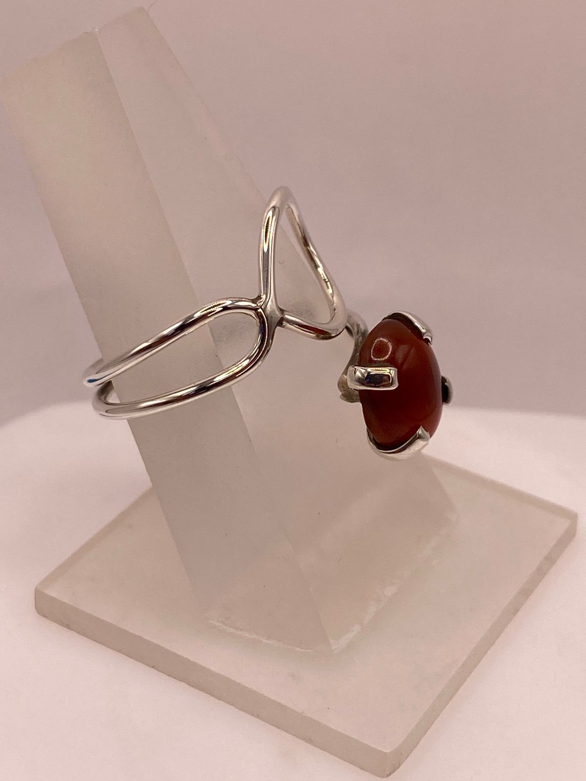 Anillo Ajustable de Plata Ley 925 con Cornalina Natural, vista lateral