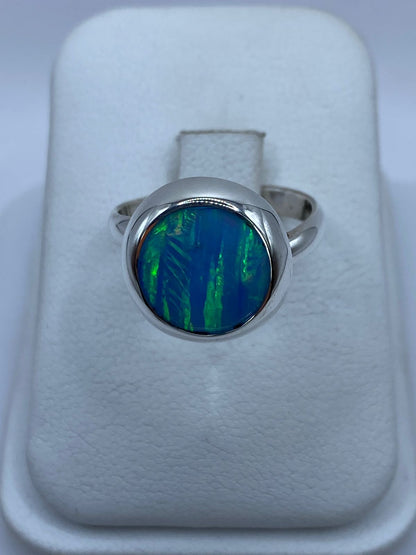 Anillo Ajustable de Plata Ley 925 con Ópalo de Fuego, vista de detalle