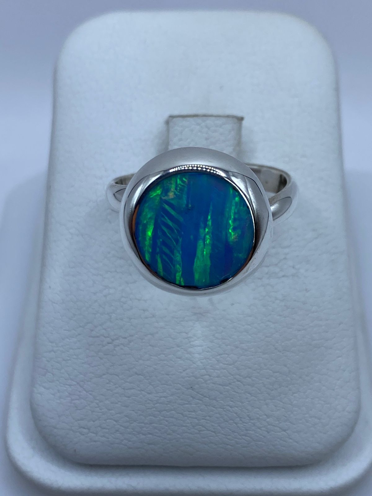 Anillo Ajustable de Plata Ley 925 con Ópalo de Fuego, vista frontal