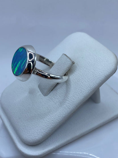 Anillo Ajustable de Plata Ley 925 con Ópalo de Fuego, vista lateral