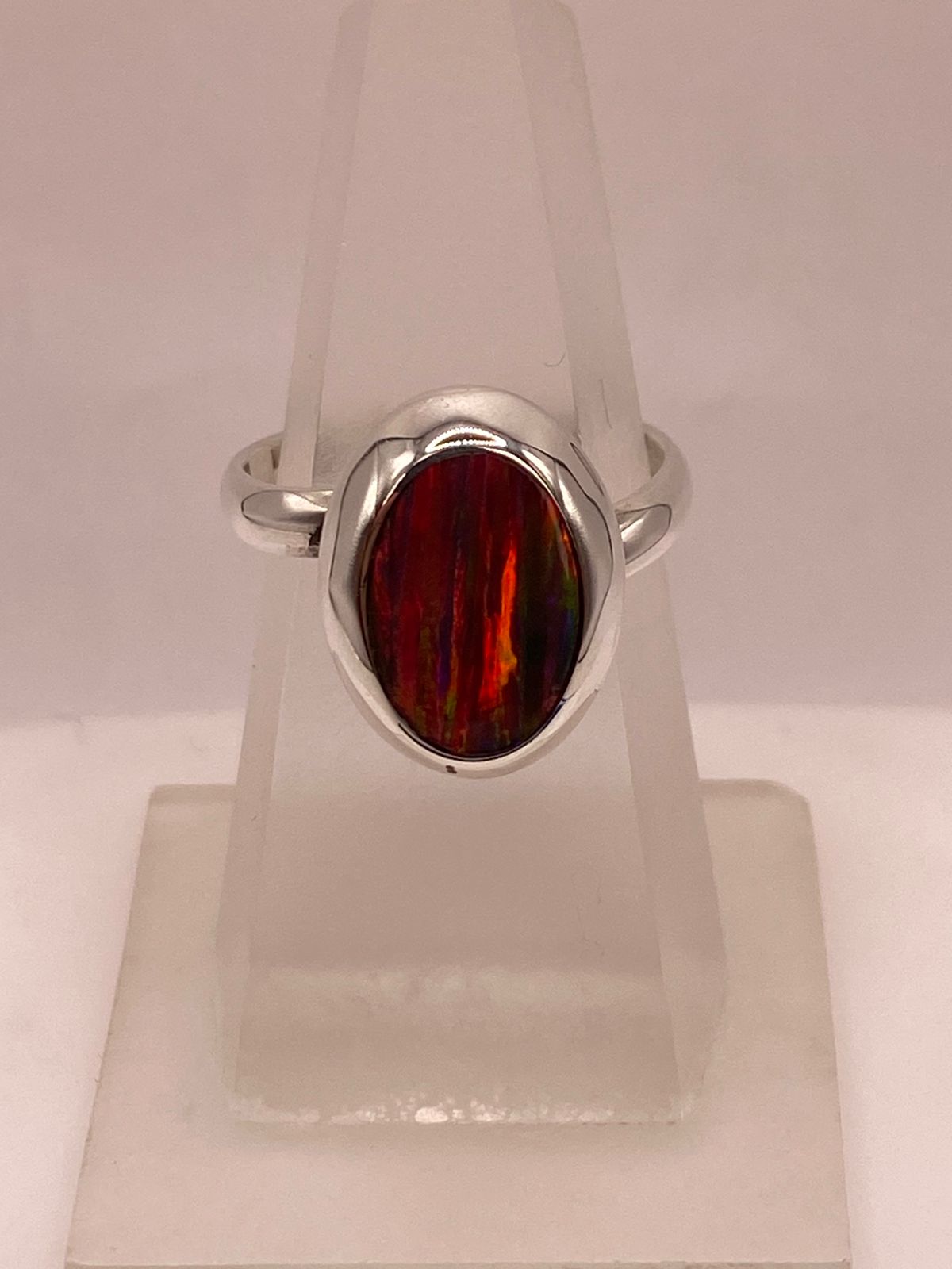 Anillo Ajustable de Plata Ley .925 con Ópalo de Fuego Ovalado, vista superior