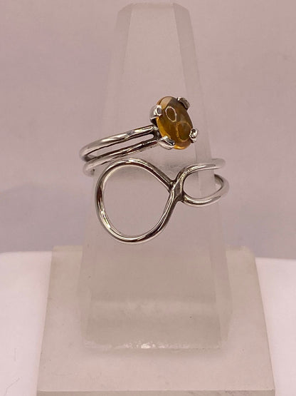 Anillo Ajustable de Plata Ley 925 con Piedra Ámbar, vista de detalle