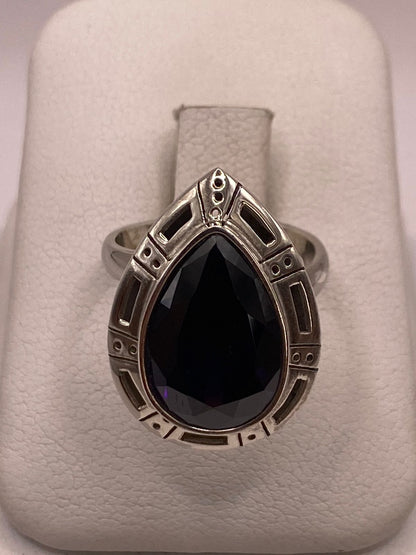 Anillo Ajustable de Plata Ley 925 con Piedra Violeta en Forma de Gota, vista frontal