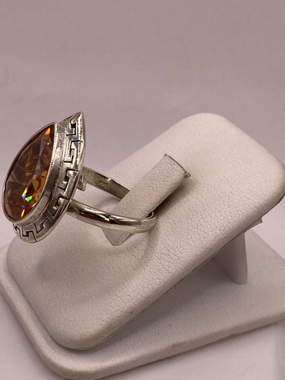 Anillo Ajustable de Plata Ley 925 con Zirconia Ámbar Tipo Gota, vista lateral
