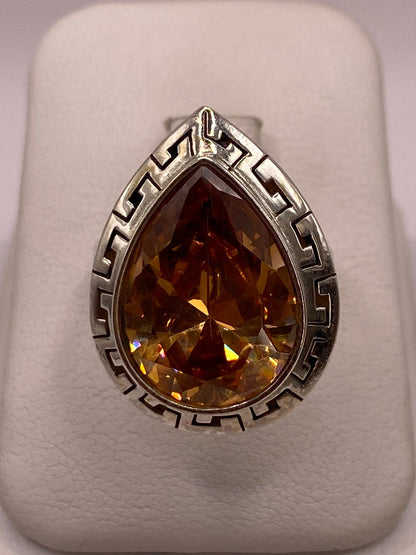 Anillo Ajustable de Plata Ley 925 con Zirconia Ámbar Tipo Gota, vista frontal