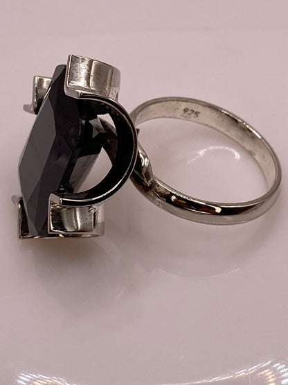 Anillo Ajustable de Plata Ley 925 con Zirconia Negra Diseño Escultural, sello de autenticidad Plata Ley .925