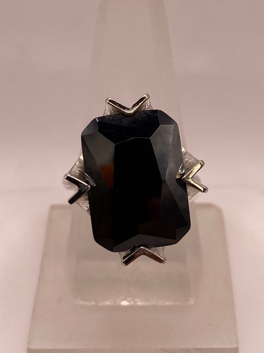 Anillo Ajustable de Plata Ley 925 con Zirconia Negra Diseño Moderno — vista lateral