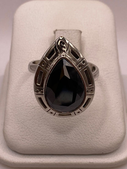 Anillo Ajustable de Plata Ley 925 con Zirconia Negra en Forma de Gota, vista superior