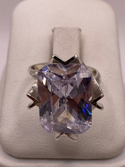 Anillo Ajustable de Plata Ley 925 con Zirconia Rectangular — detalle de acabado