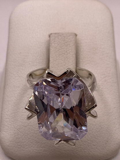 Anillo Ajustable de Plata Ley 925 con Zirconia Rectangular, vista de detalle