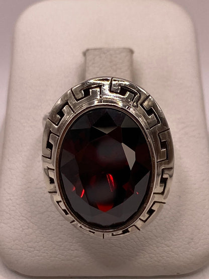 Anillo Ajustable de Plata Ley 925 con Zirconia Roja Corte Oval Diseño Clásico Griego, vista frontal