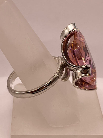 Anillo Ajustable de Plata Ley 925 con Zirconia Rosa Diseño Moderno, vista de detalle
