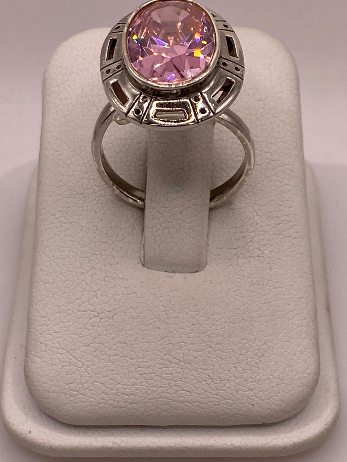 Anillo Ajustable de Plata Ley 925 con Zirconia Rosa Ovalada, vista superior