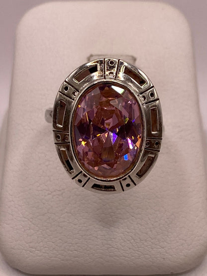 Anillo Ajustable de Plata Ley 925 con Zirconia Rosa Ovalada, vista de detalle