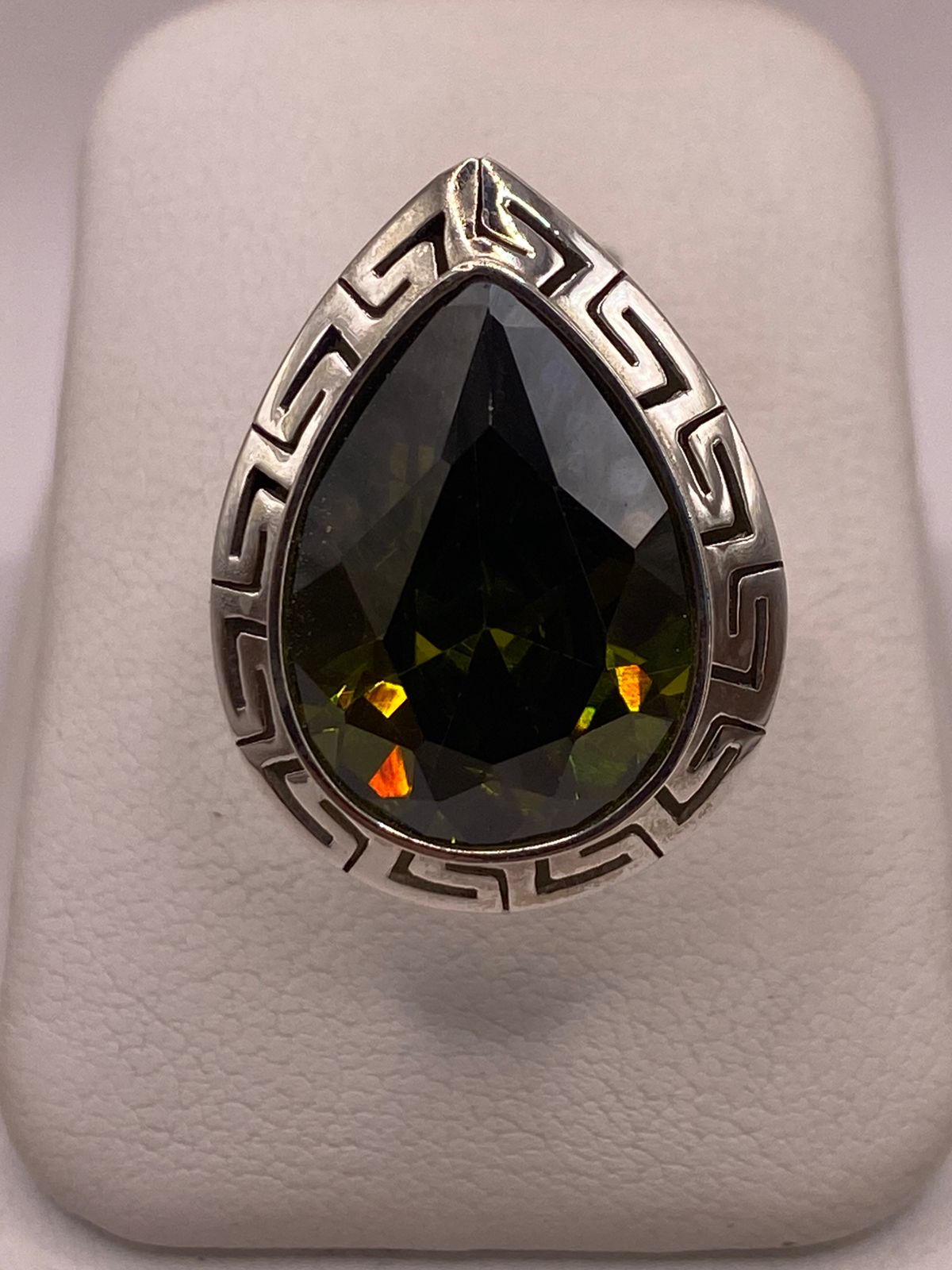 Anillo Ajustable de Plata Ley 925 con Zirconia Verde Olivo en Forma de Gota — imagen 9