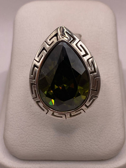 Anillo Ajustable de Plata Ley 925 con Zirconia Verde Olivo en Forma de Gota, vista posterior