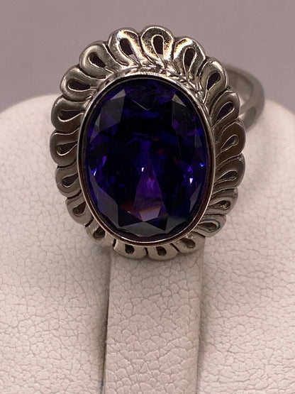 Anillo Ajustable de Plata Ley 925 con Zirconia Violeta Ovalada, vista superior