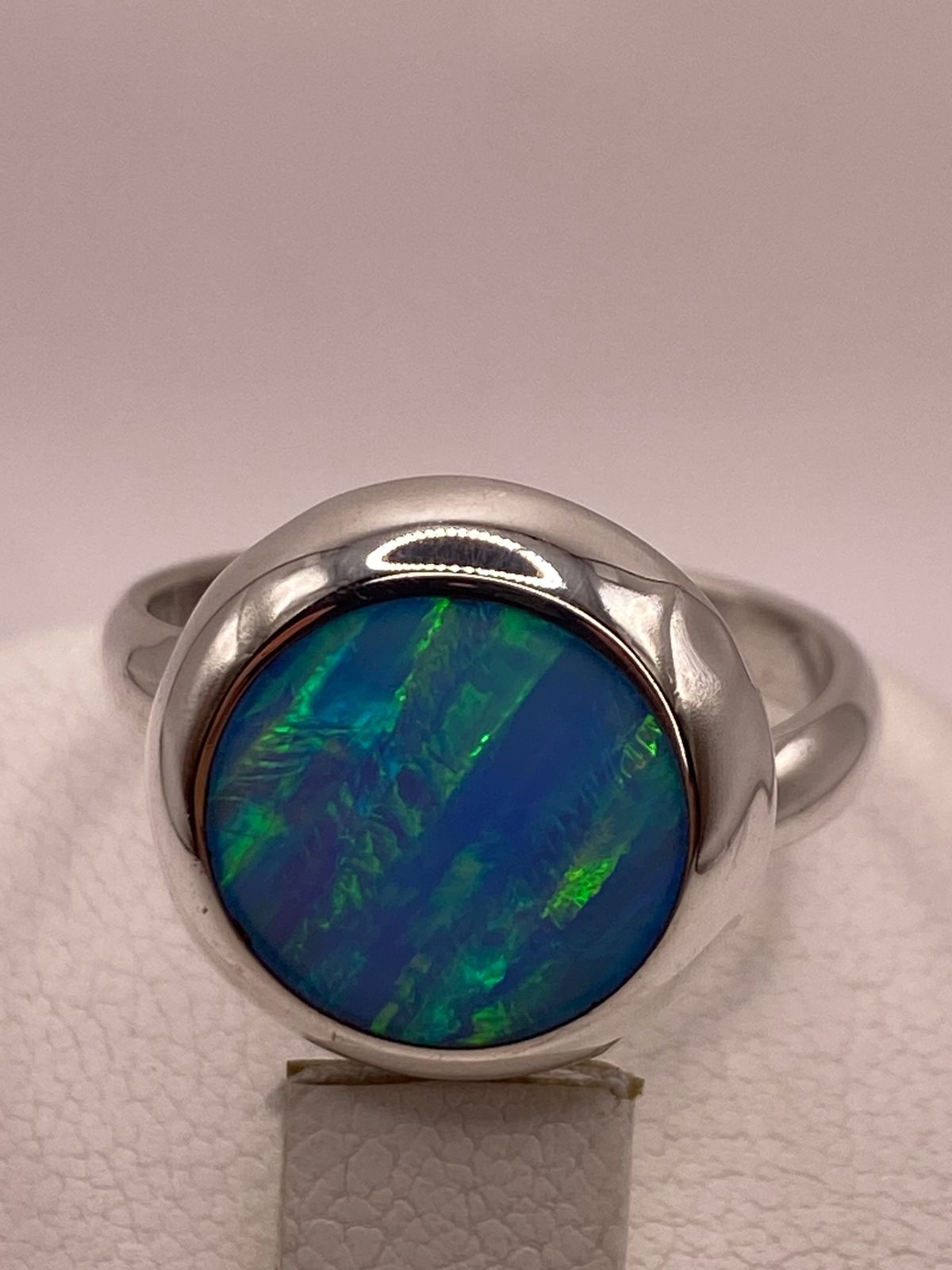 Anillo Ajustable de Plata .925 con Ópalo de Fuego Azul-verde Diseño Moderno, sello de autenticidad Plata Ley .925