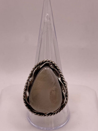 Anillo Ajustable de Plata 925 con Piedra Jade Marfil, sello de autenticidad Plata Ley .925