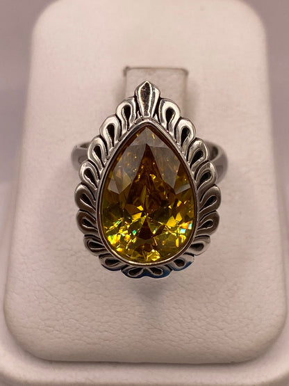 Anillo Ajustable de Plata 925 con Zirconia Gota, Diseño Calado, vista frontal