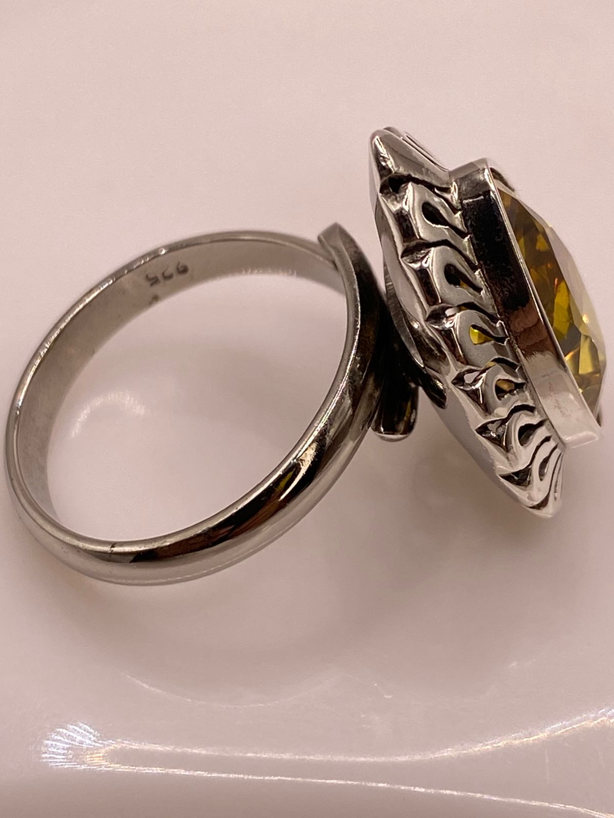 Anillo Ajustable de Plata 925 con Zirconia Gota, Diseño Calado, sello de autenticidad Plata Ley .925