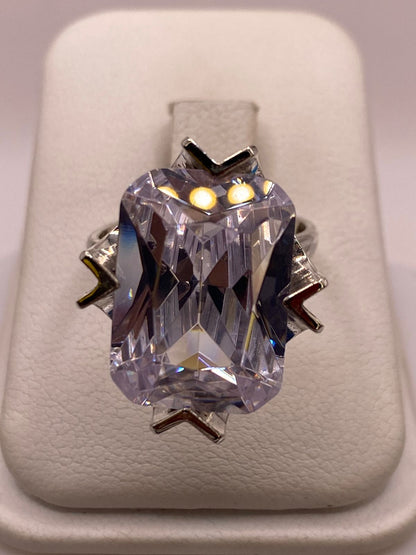 Anillo Ajustable de Plata 925 con Zirconia Rectangular, vista lateral