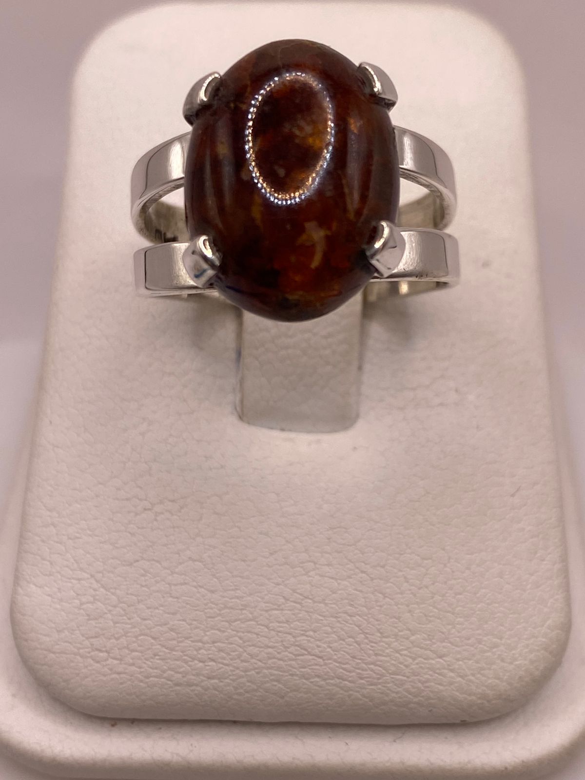 Anillo de Ámbar en Plata Ley .925 — ángulo diagonal