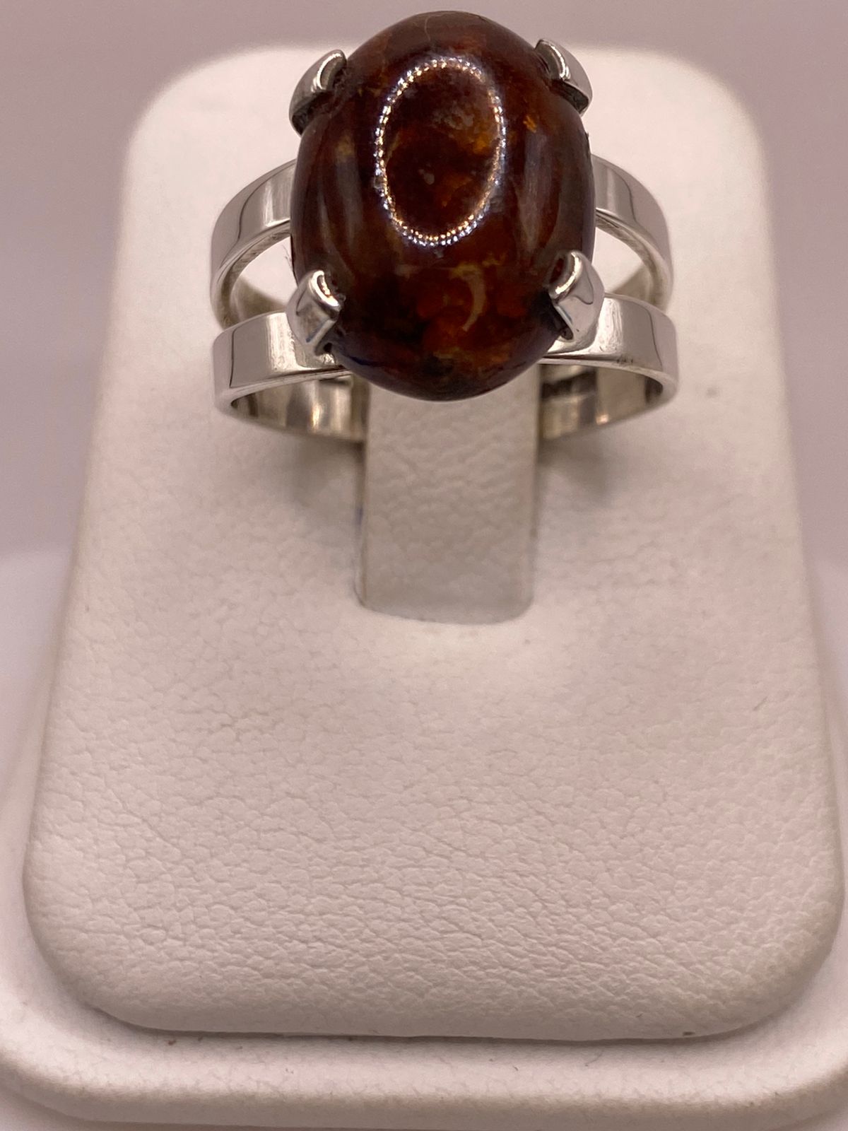 Anillo de Ámbar en Plata Ley .925, vista de detalle