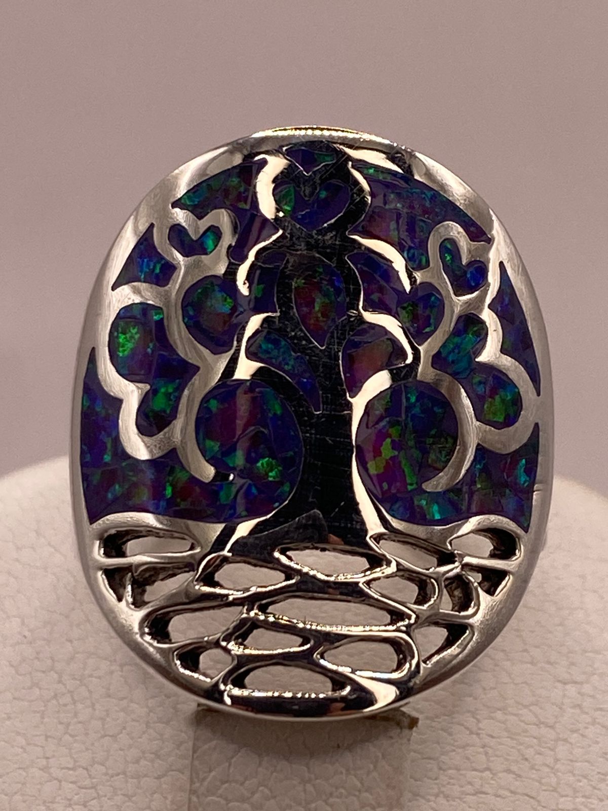 Anillo Árbol de la Vida de Plata Ley 950 con Ópalo de Fuego, vista de detalle