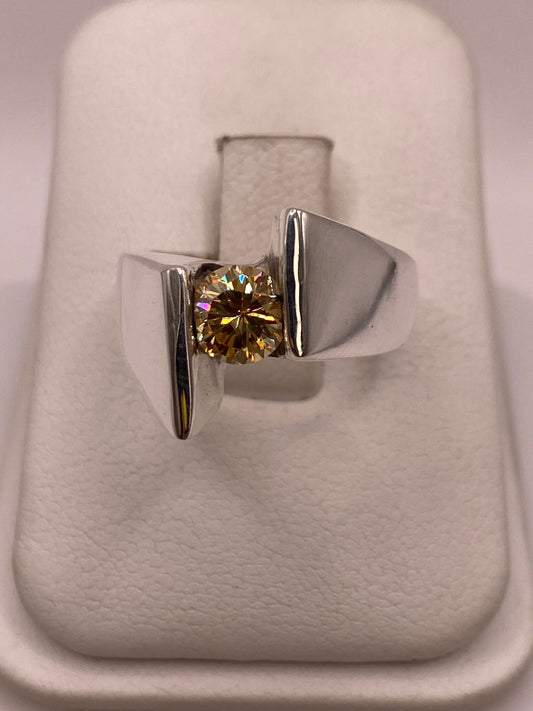 Anillo Artesanal con Zirconia en Plata Ley .925 — vista lateral