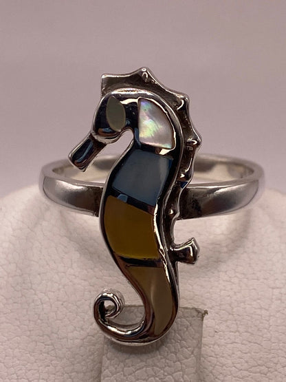 Anillo Artesanal Caballito de Mar de Plata Ley 925 con Nácar Multicolor, sello de autenticidad Plata Ley .925