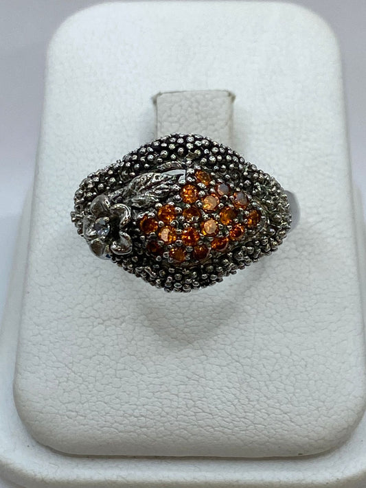 Anillo Artesanal con Cristales Color Ámbar en Plata 925 en báscula mostrando peso